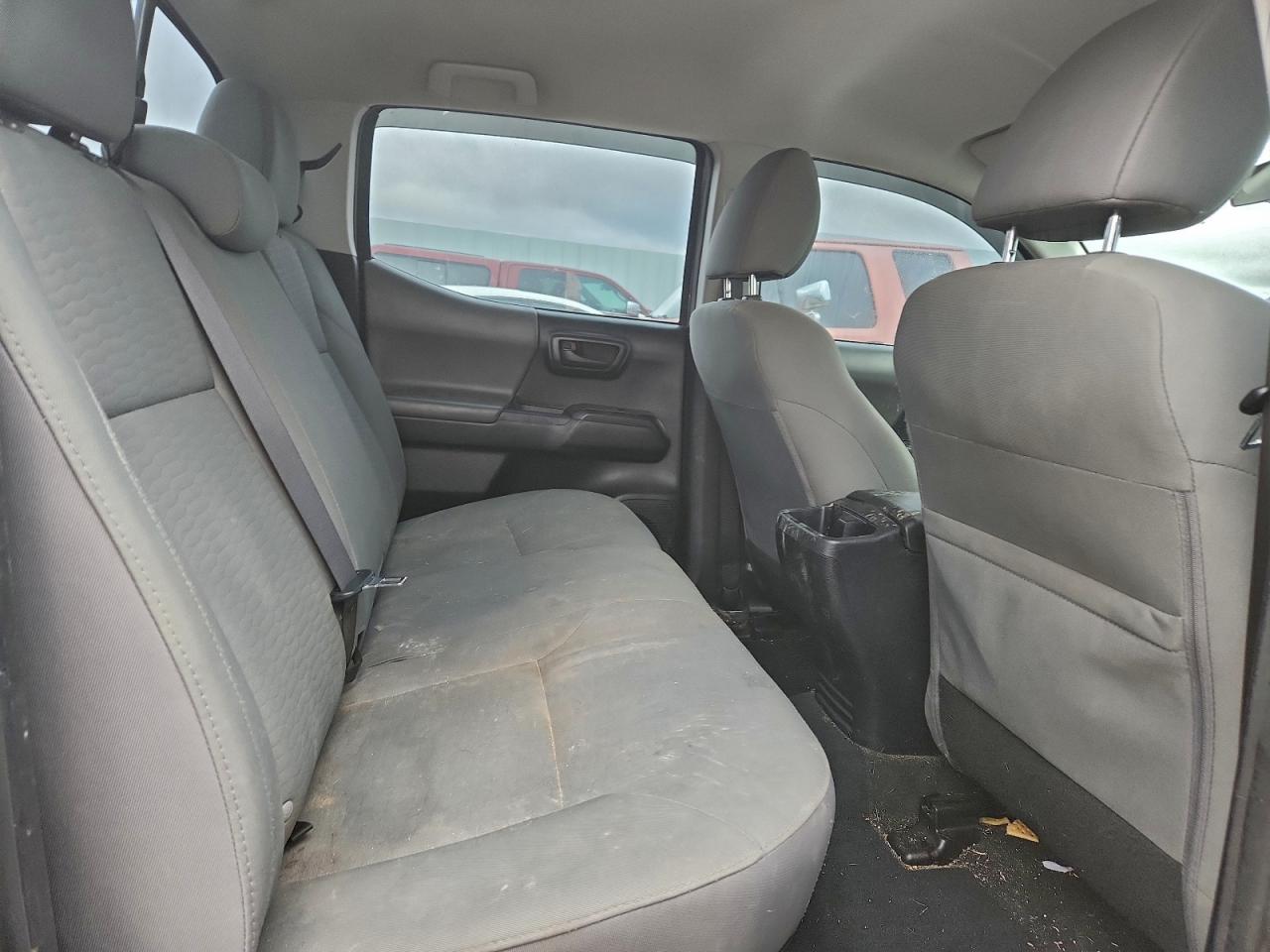 Toyota Tacoma Double Cab Image 12