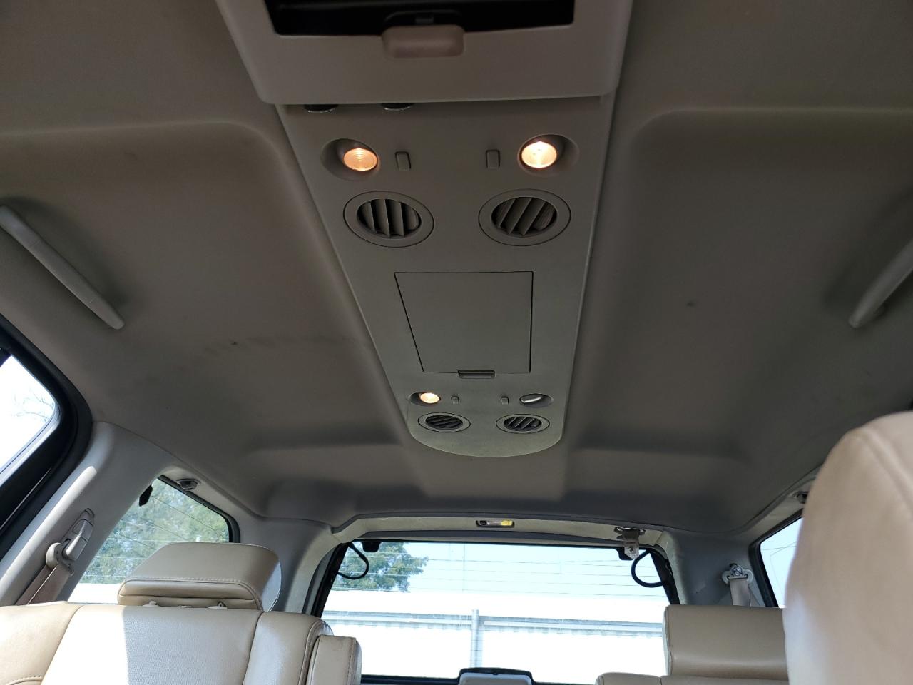 Nissan Armada Platinum Image 9