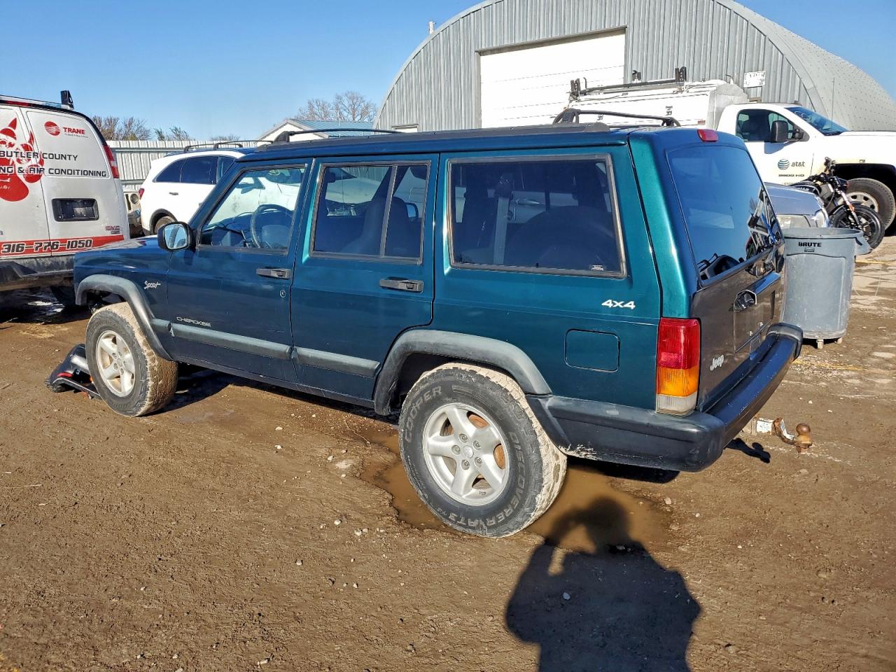 Jeep Grand Cherokee Sport Image 2