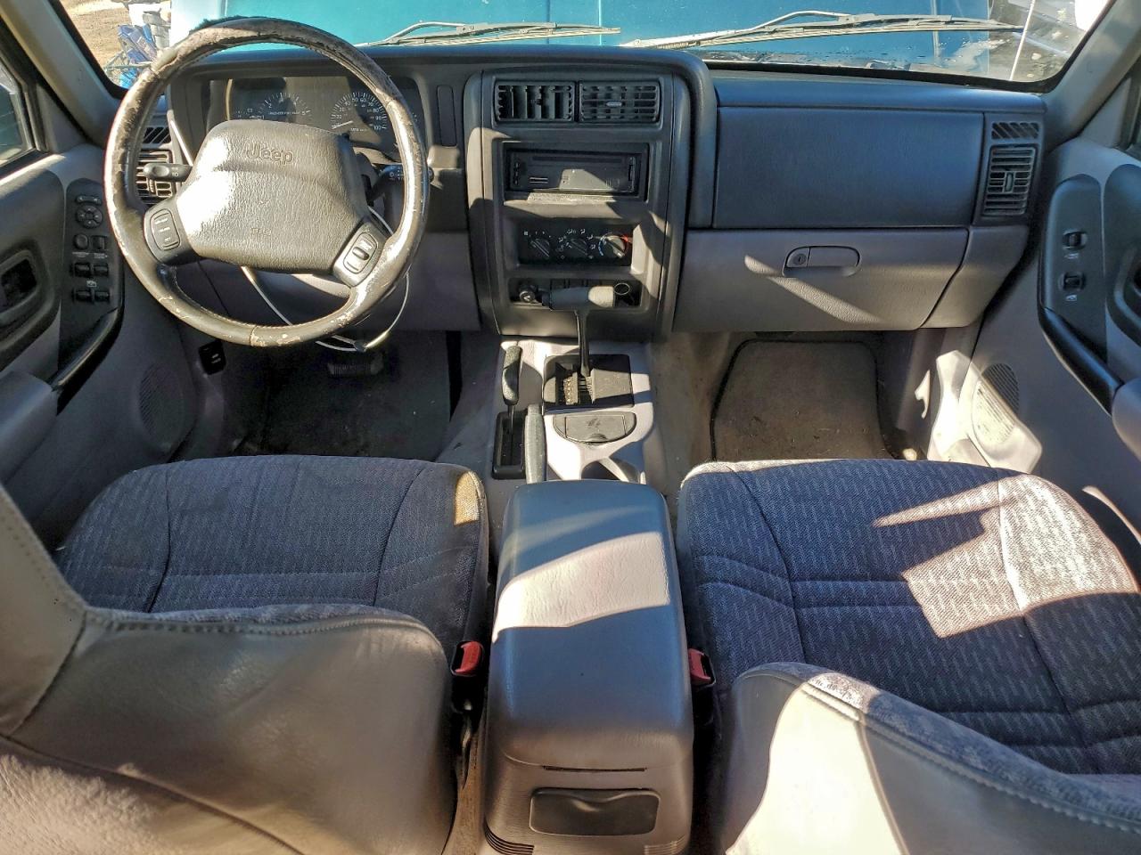 Jeep Grand Cherokee Sport Image 10