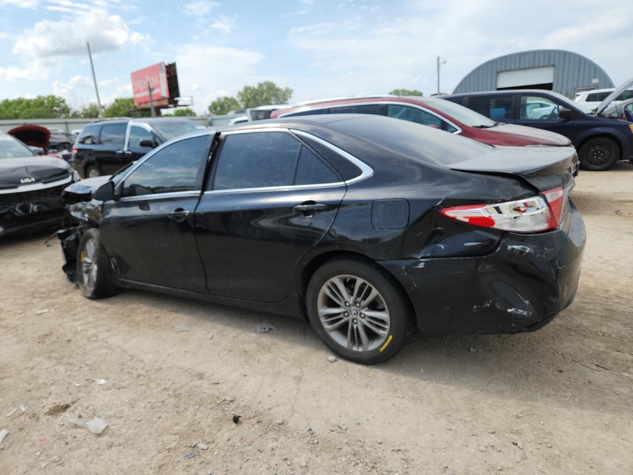 Toyota Camry Le Image 9