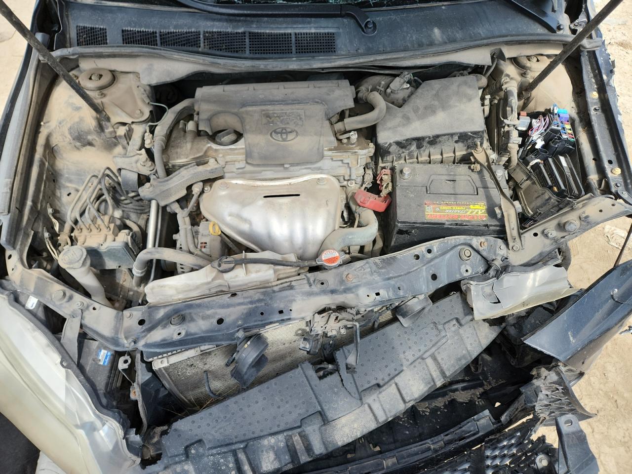 Toyota Camry Le Image 8