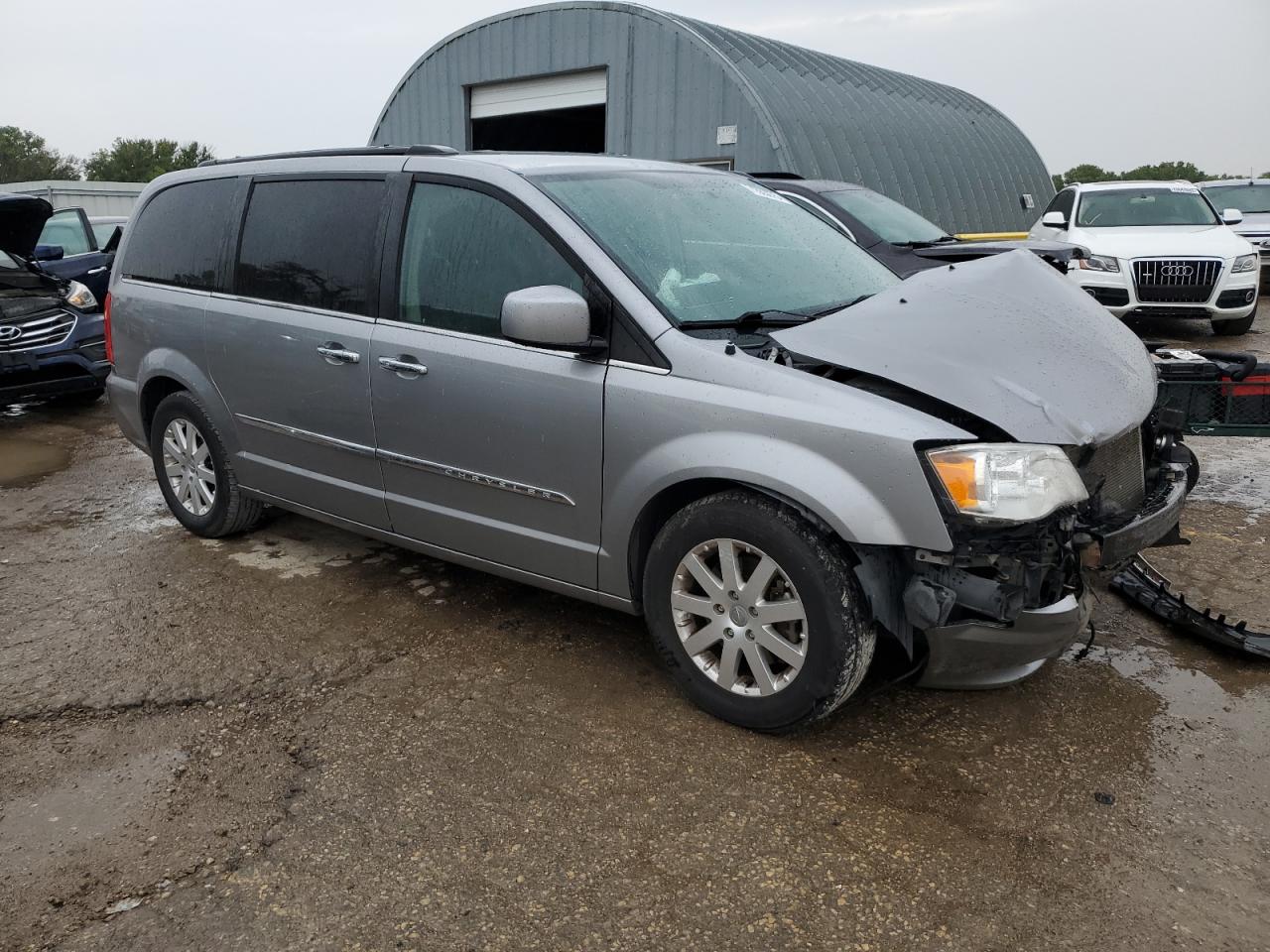 Chrysler Minivan Touring Image 5