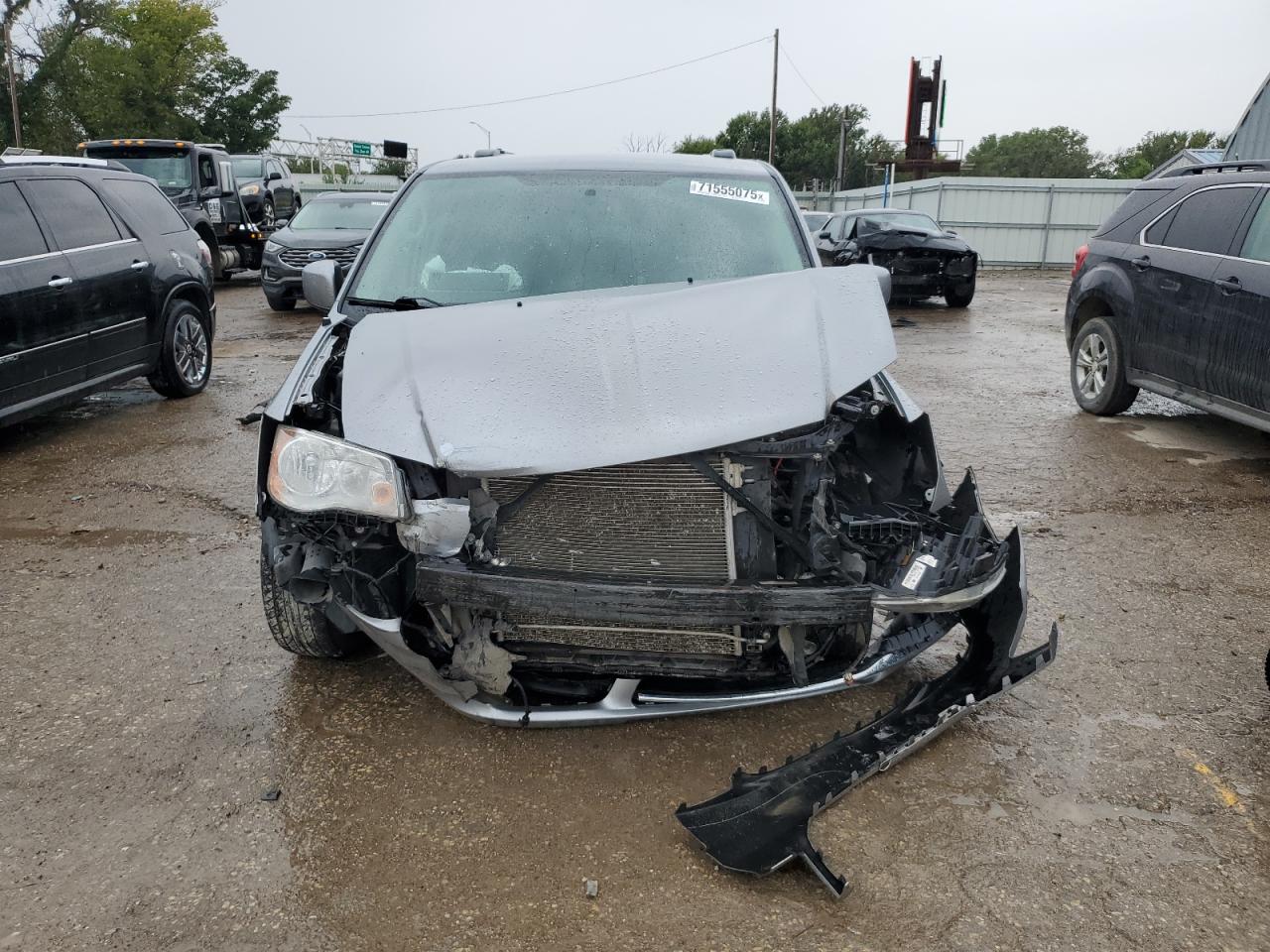 Chrysler Minivan Touring Image 3