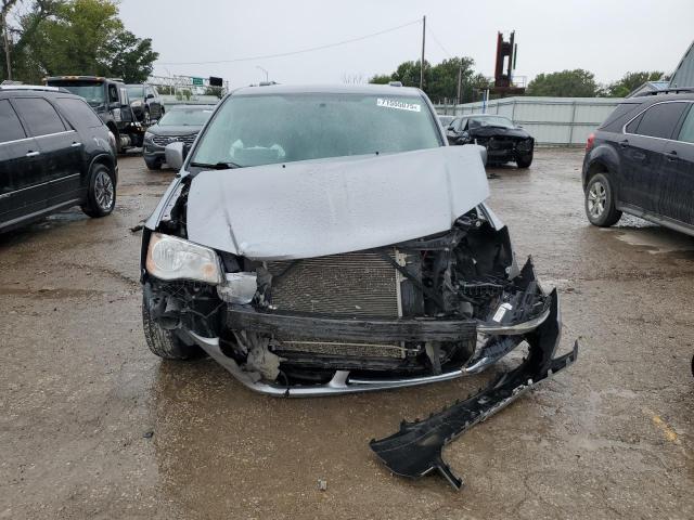 Chrysler Minivan Touring Image 3