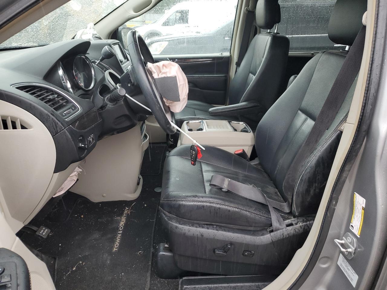 Chrysler Minivan Touring Image 6