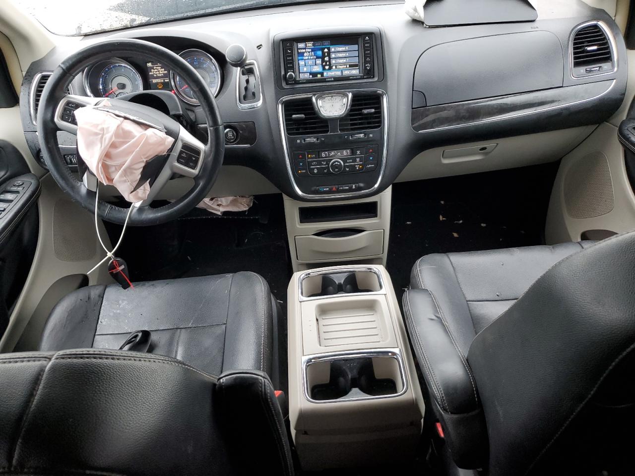 Chrysler Minivan Touring Image 8