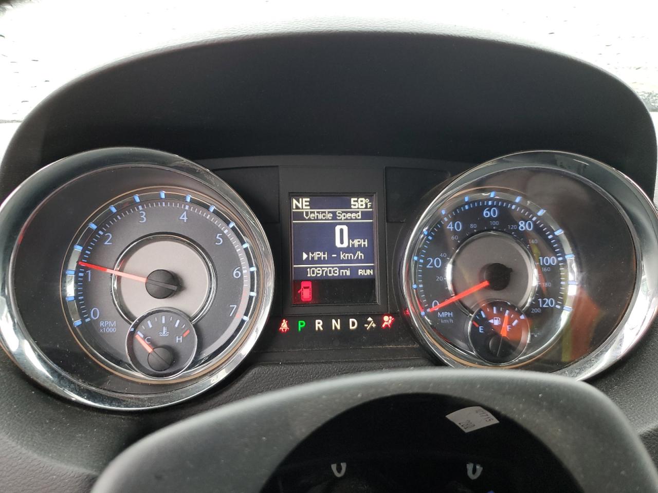 Chrysler Minivan Touring Image 11