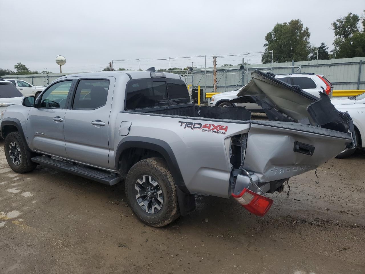 Toyota Tacoma Double Cab Image 2