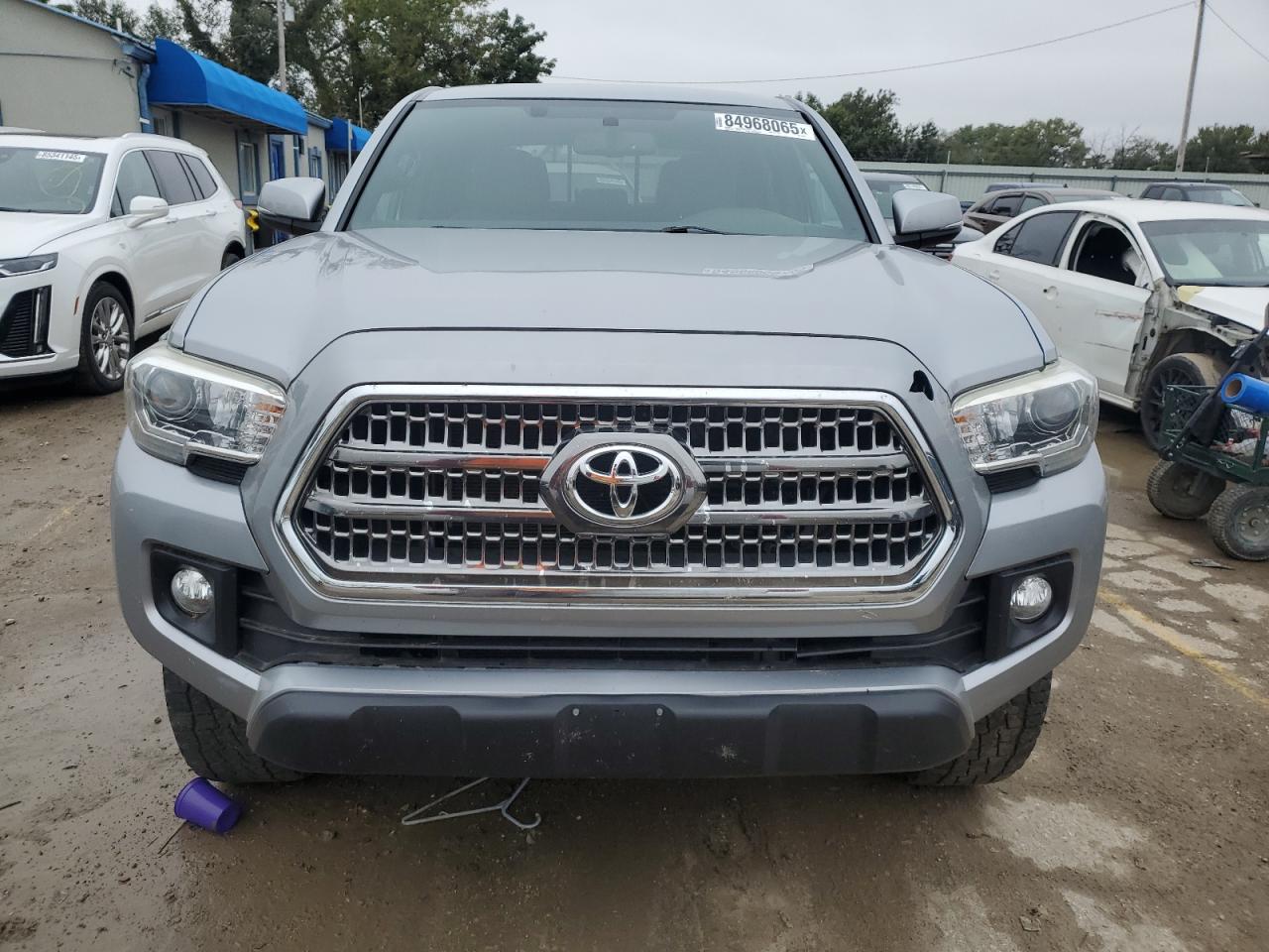 Toyota Tacoma Double Cab Image 3