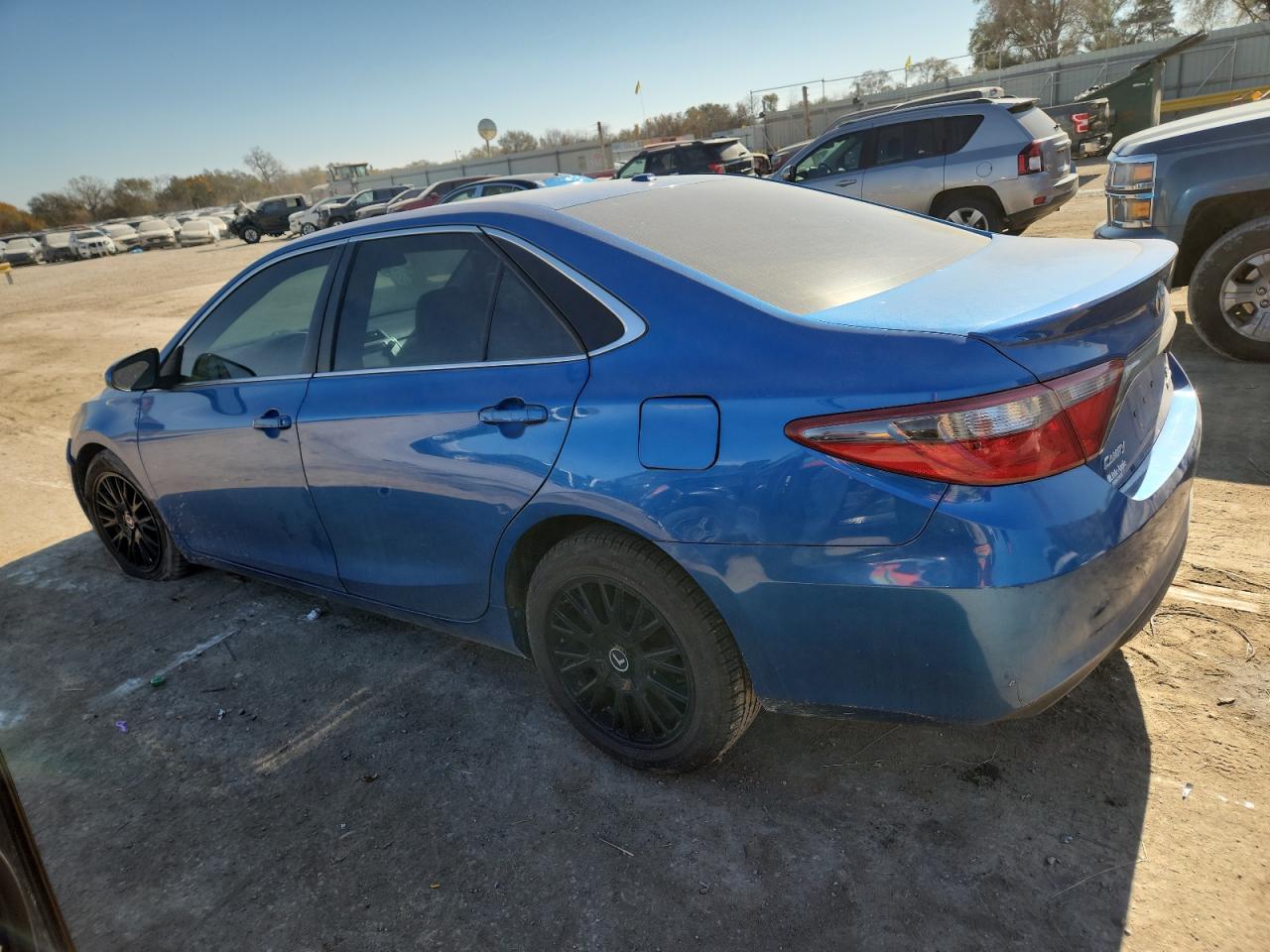 Toyota Camry Le Image 2