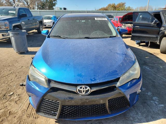 Toyota Camry Le Image 12