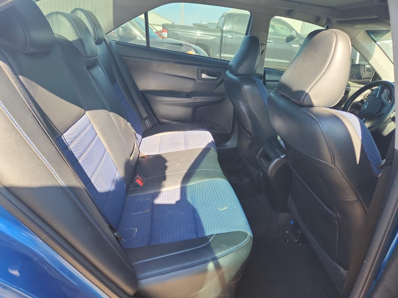 Toyota Camry Le Image 10