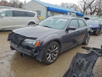  Salvage Chrysler 300