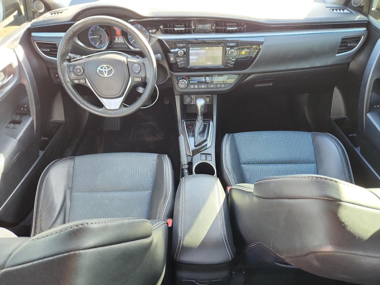 Toyota Corolla L Image 3