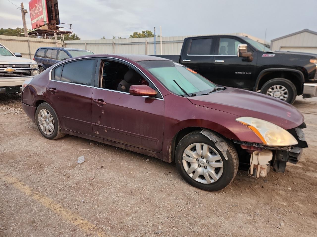 Nissan Altima Base Image 10