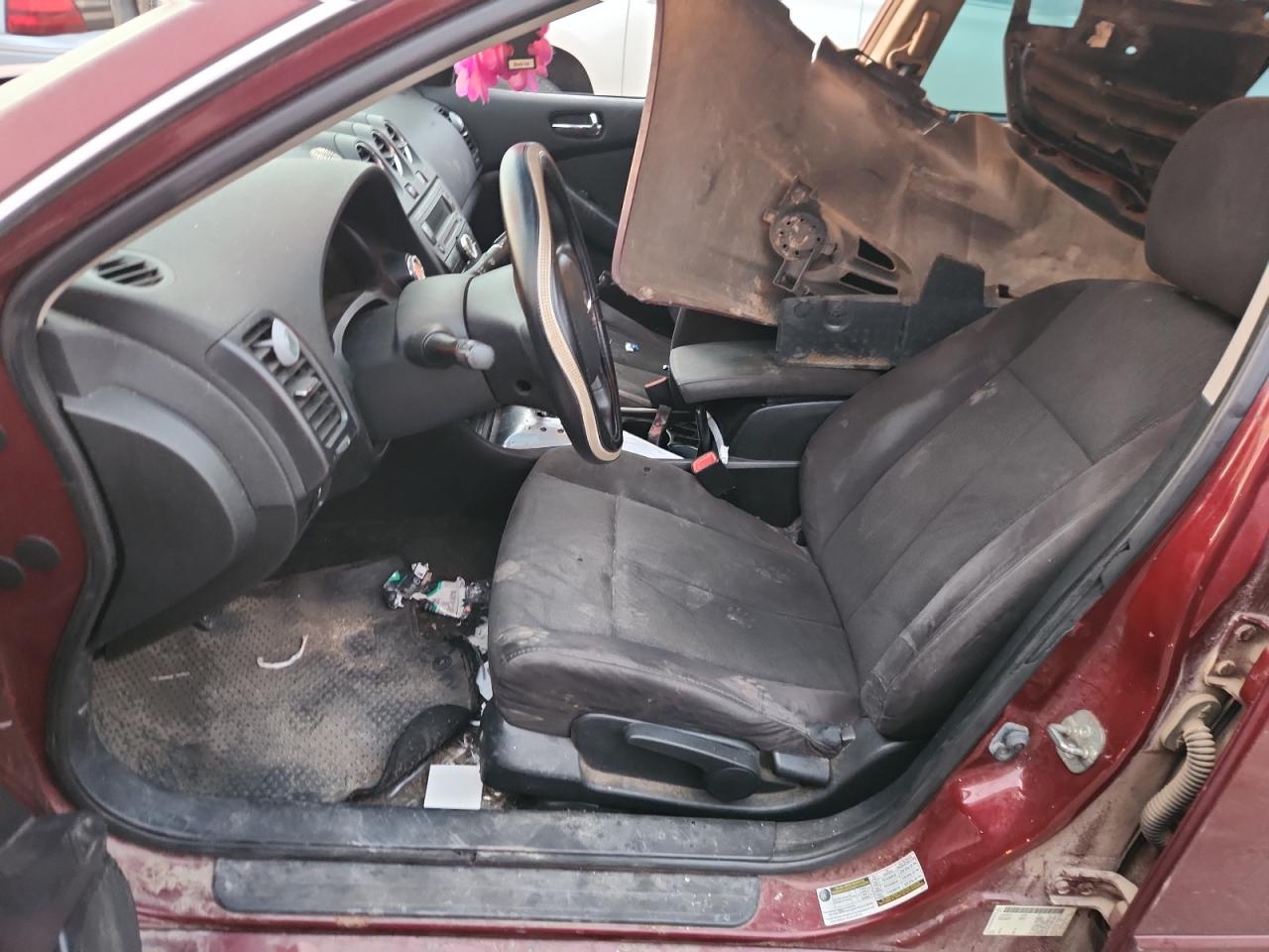 Nissan Altima Base Image 7