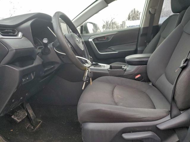 Toyota RAV4 Le Image 4