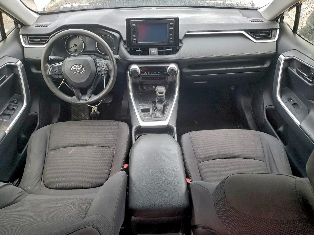 Toyota RAV4 Le Image 6