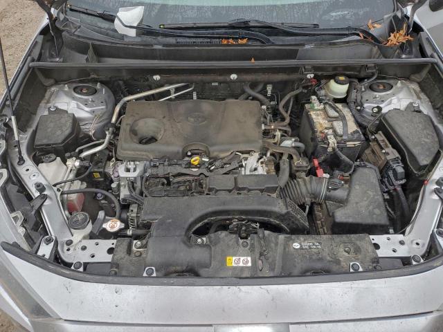 Toyota RAV4 Le Image 8