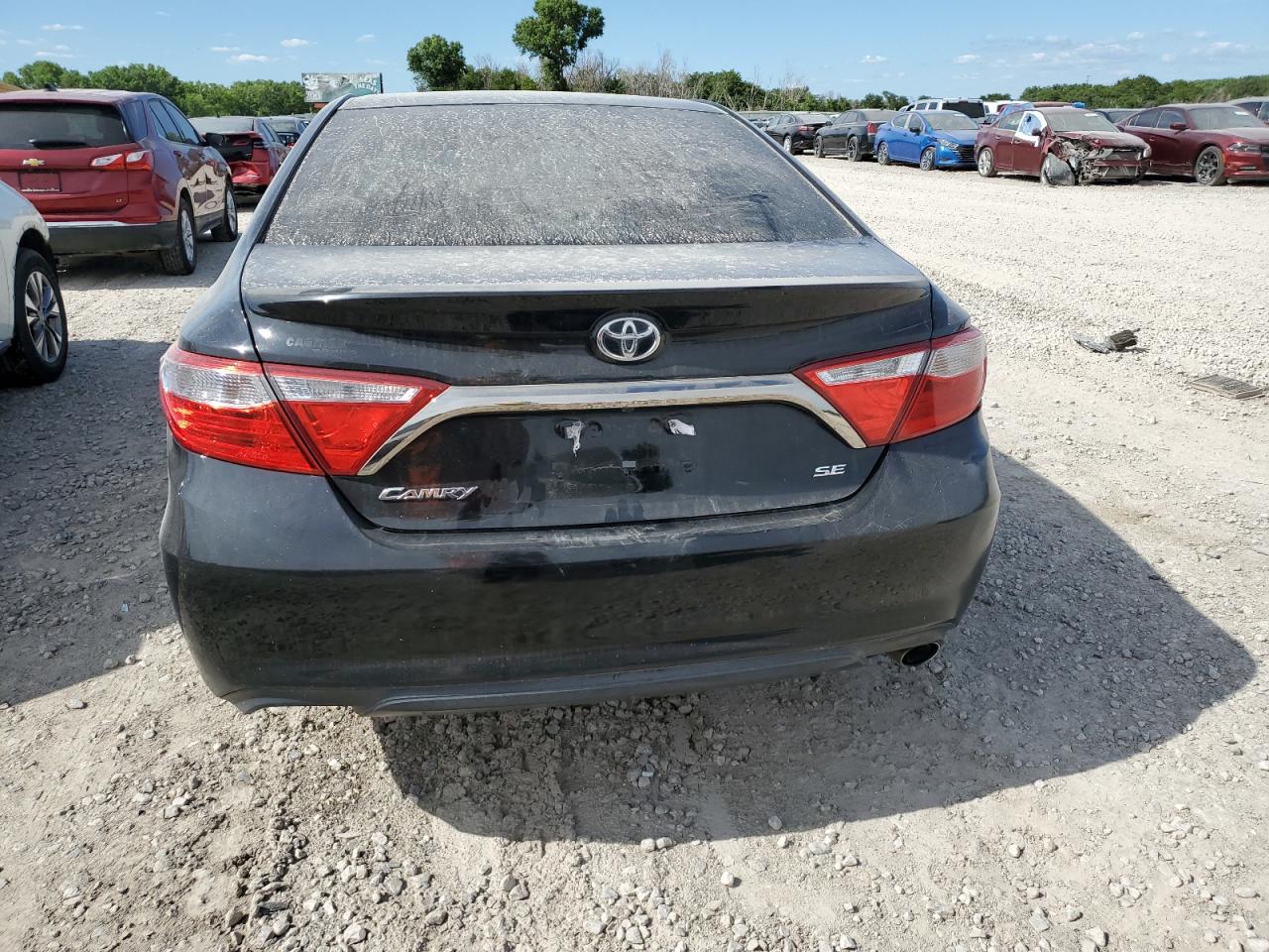 Toyota Camry Le Image 6