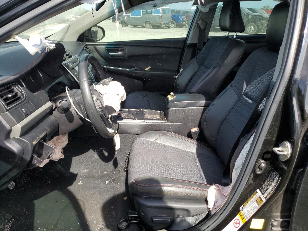 Toyota Camry Le Image 7