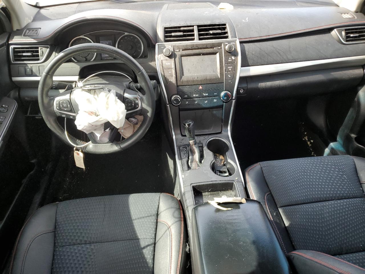 Toyota Camry Le Image 4