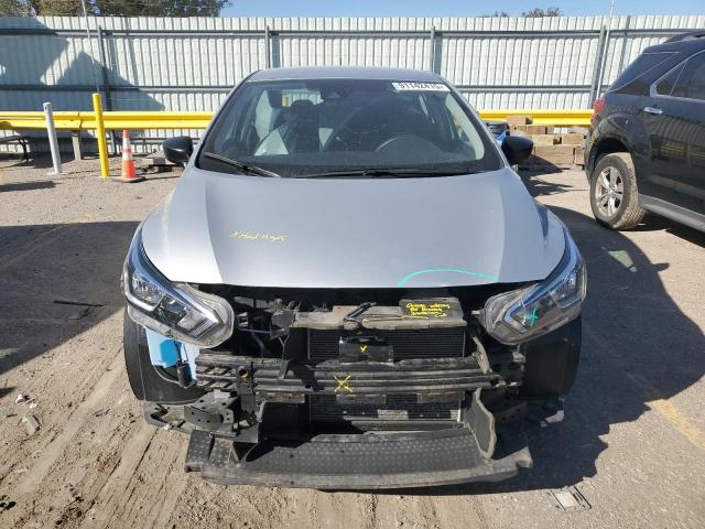 Nissan Versa S Image 4