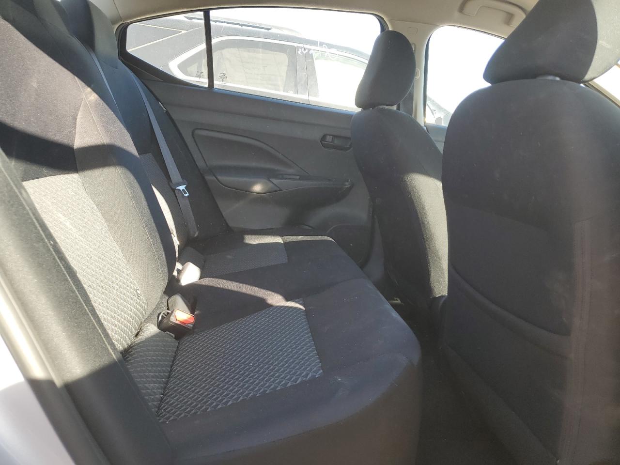 Nissan Versa S Image 8