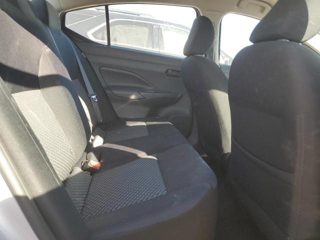 Nissan Versa S Image 8