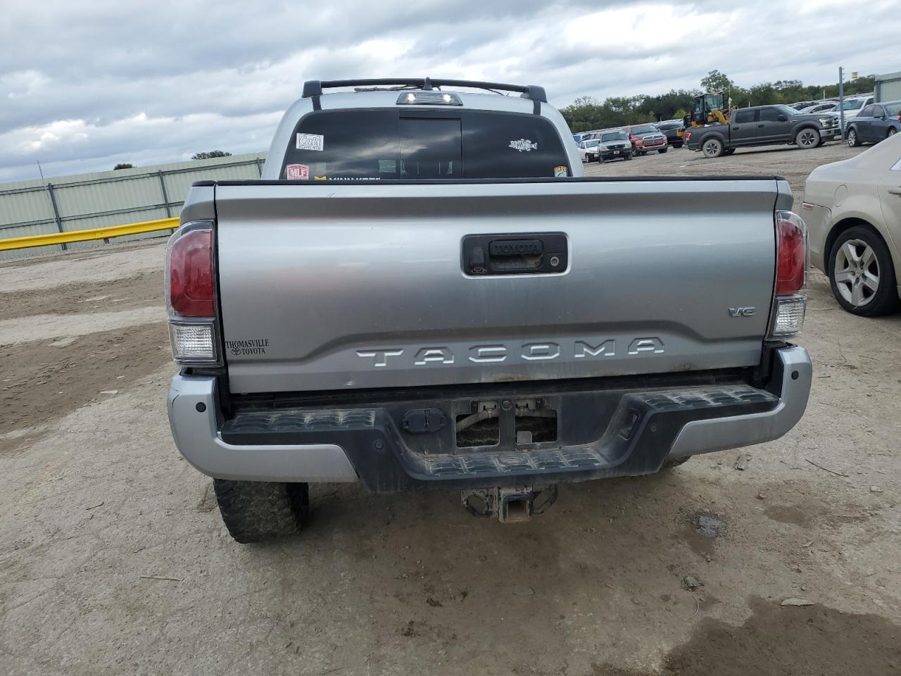 Toyota Tacoma Double Cab Image 4