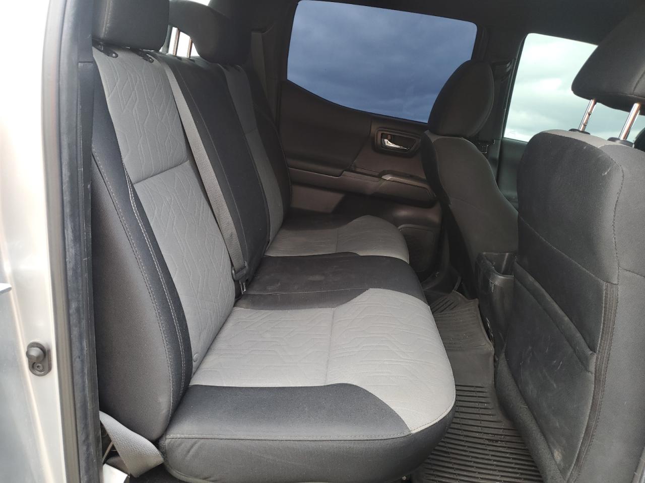 Toyota Tacoma Double Cab Image 10