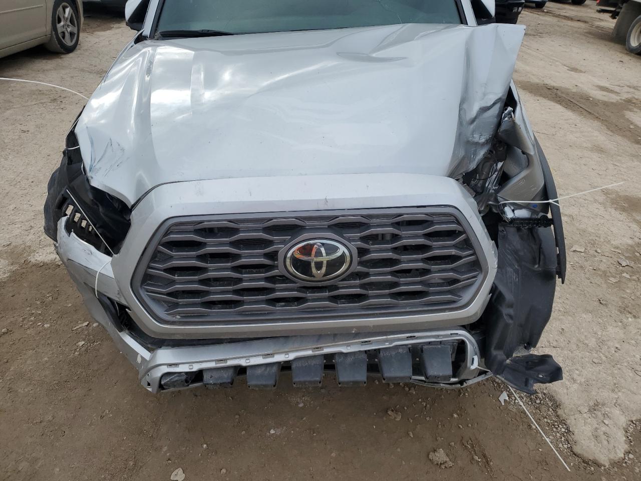 Toyota Tacoma Double Cab Image 11