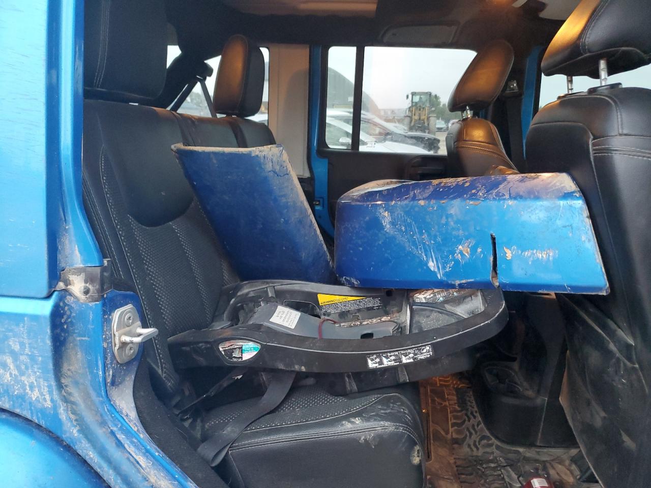 Jeep Wrangler Sahara Image 8