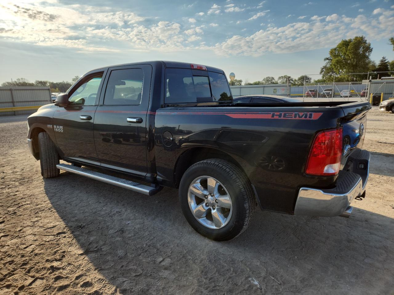 Ram 1500 Slt Image 3
