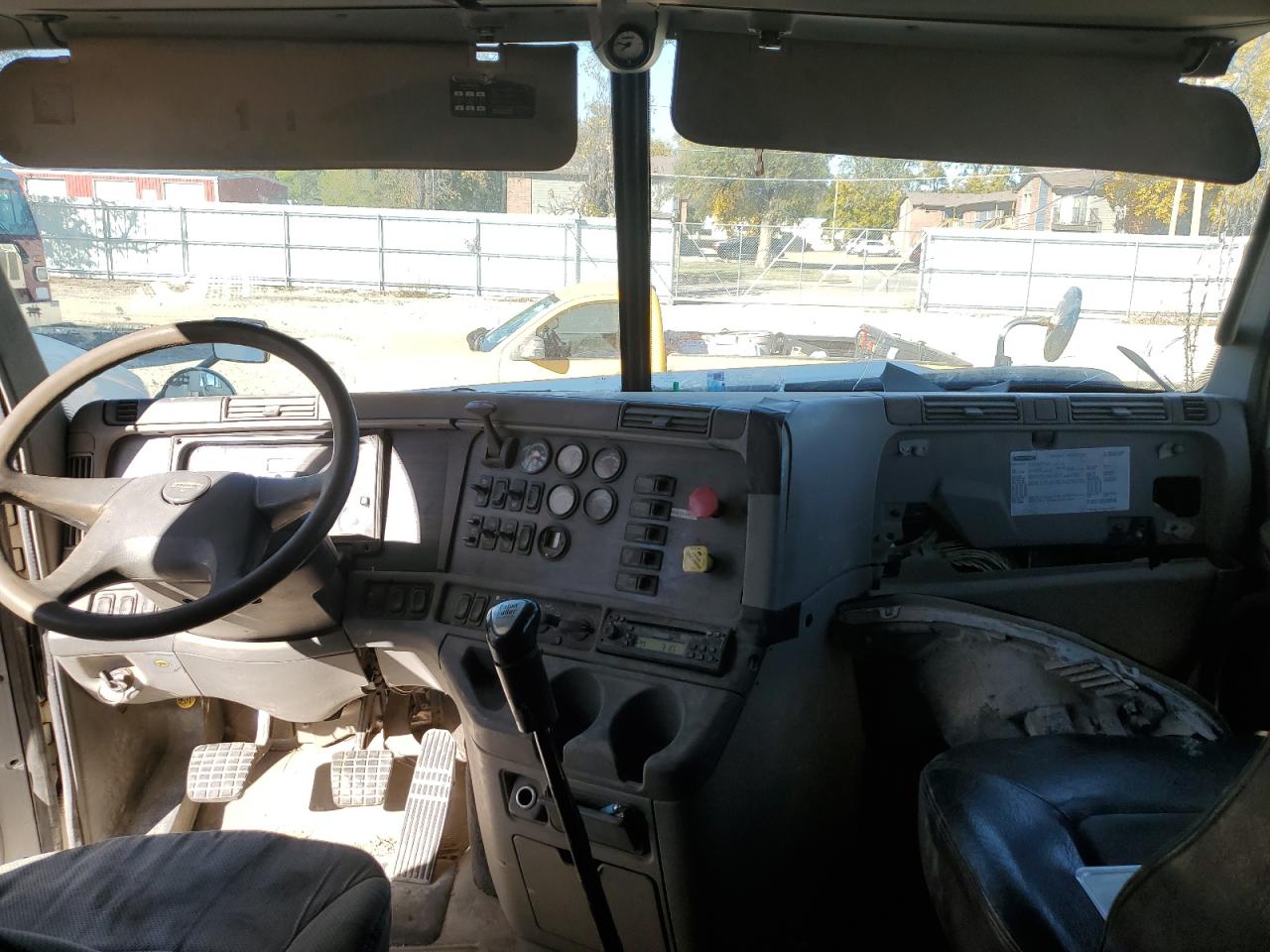 Freightliner Columbia 1 112 Image 10