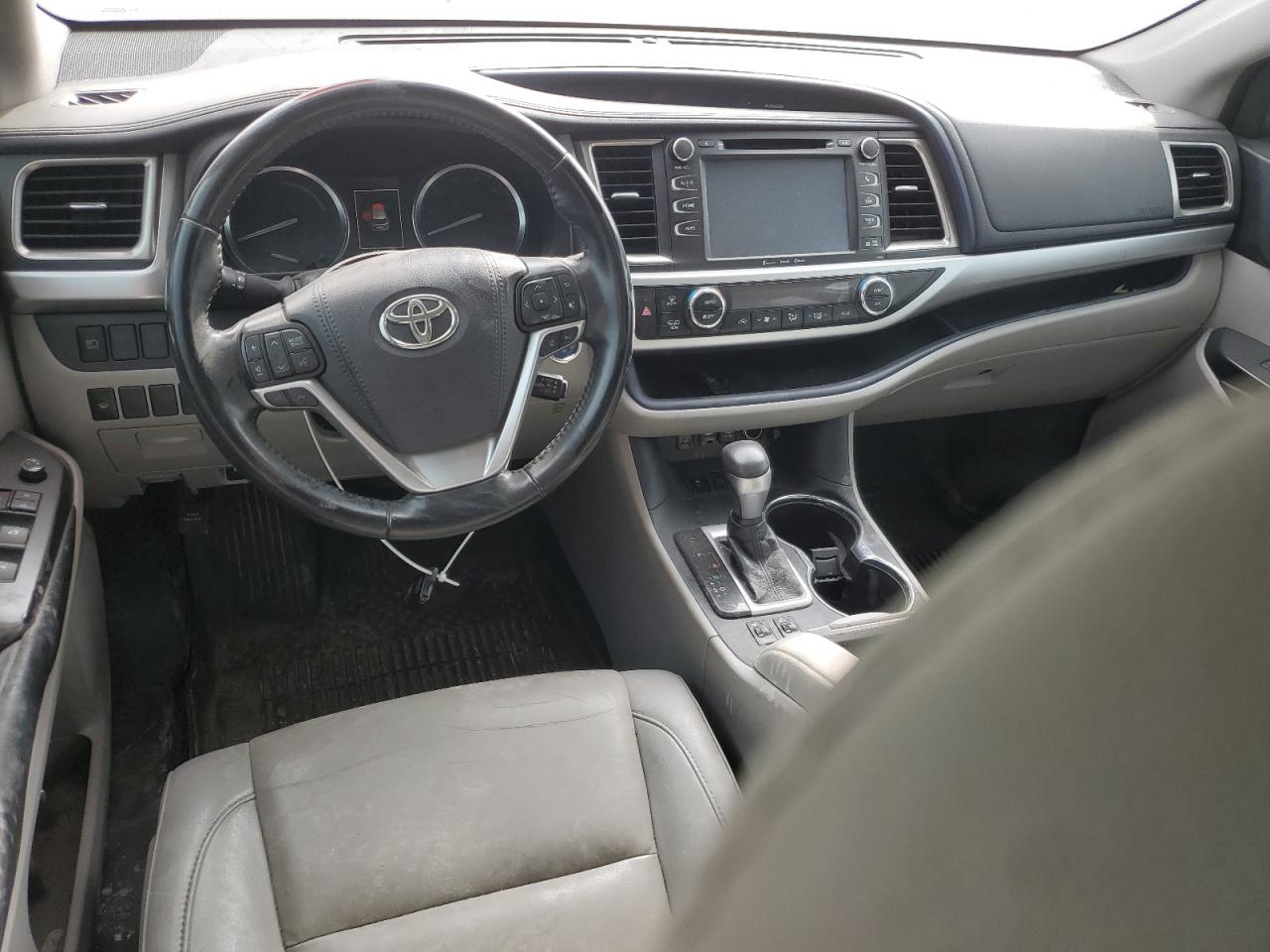 Toyota Highlander Hybrid Image 8