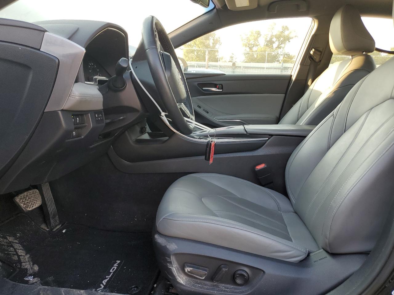 Toyota Avalon Xle Image 11