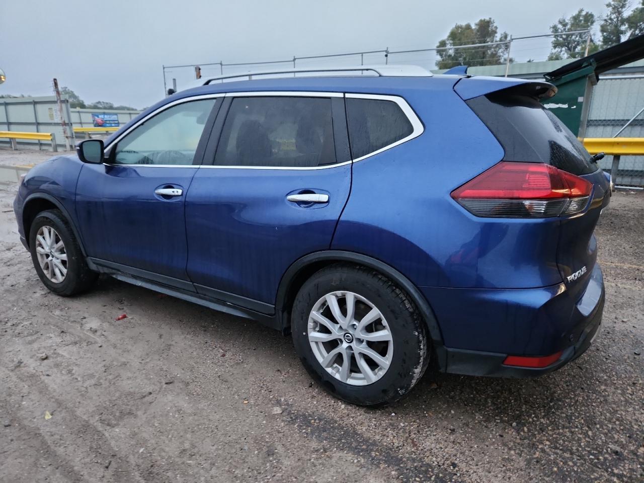 Nissan Rogue S Image 2