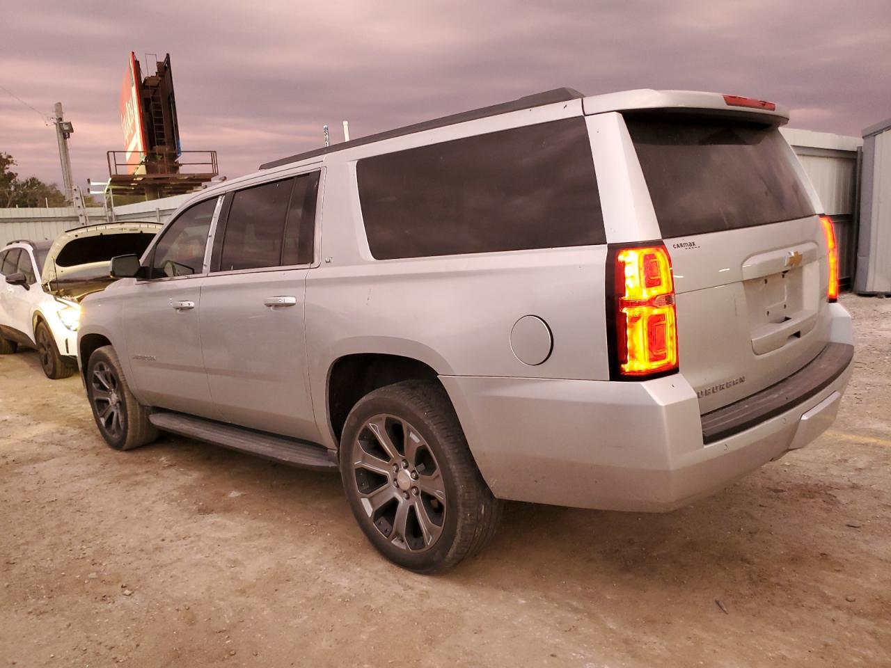 Chevrolet Suburban K1500 Lt Image 3