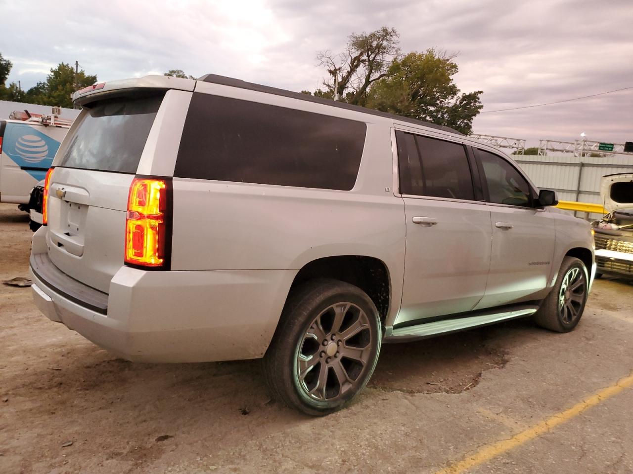 Chevrolet Suburban K1500 Lt Image 4
