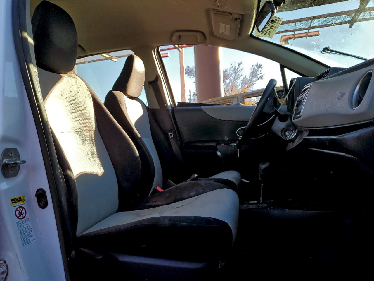 Toyota Yaris Image 8