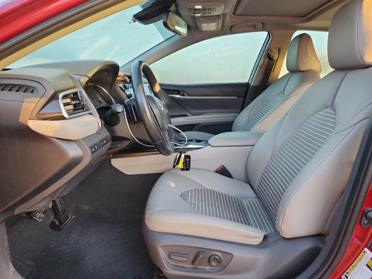 Toyota Camry L Image 5