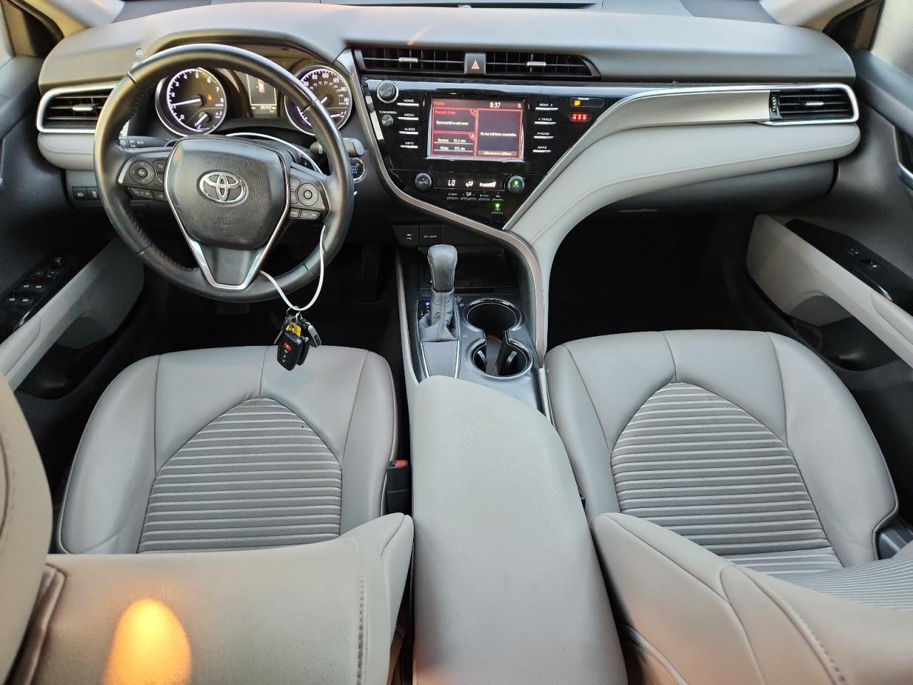 Toyota Camry L Image 8