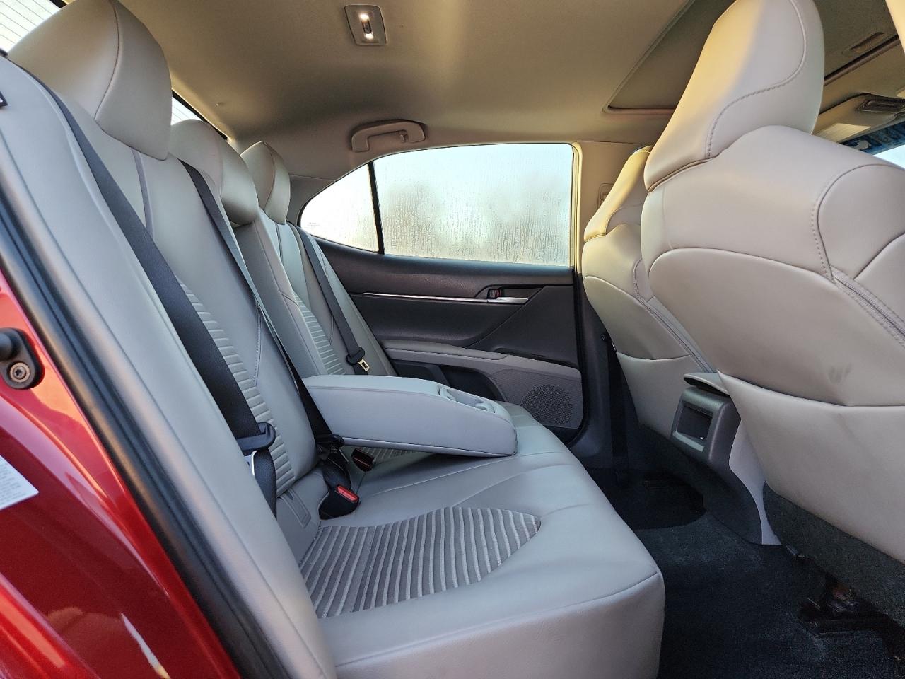 Toyota Camry L Image 11