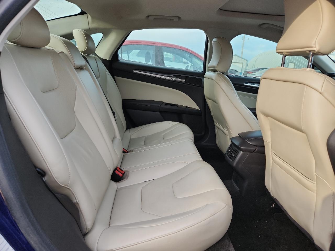 Ford Fusion Titanium Image 10