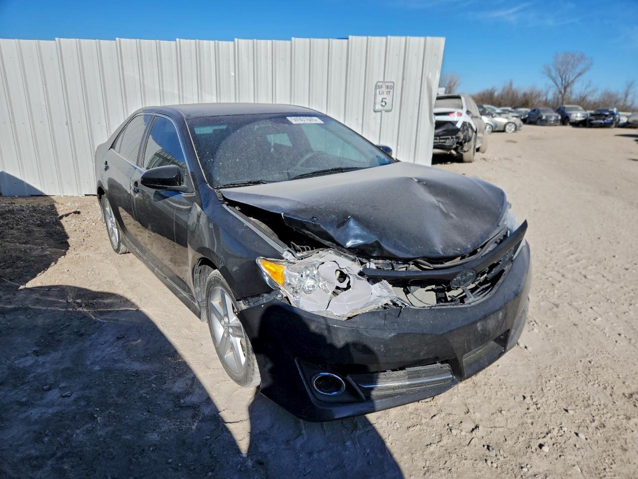 Toyota Camry Base Image 4