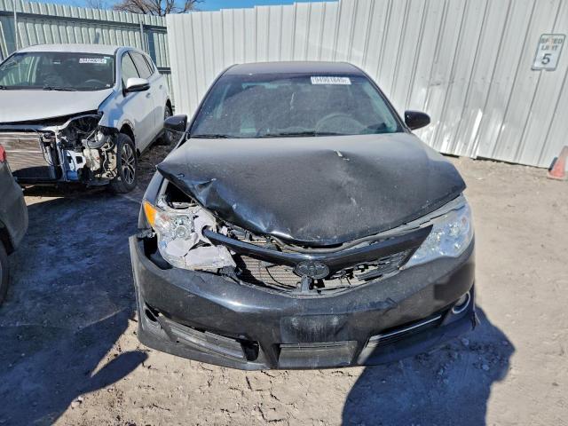 Toyota Camry Base Image 8