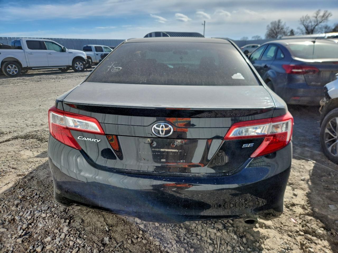 Toyota Camry Base Image 2