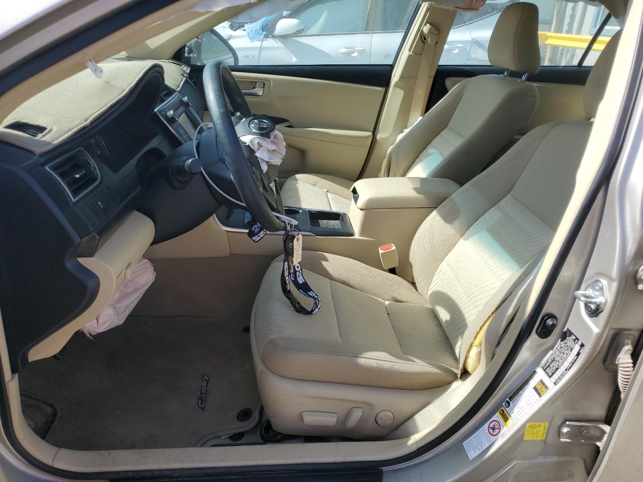 Toyota Camry Le Image 10